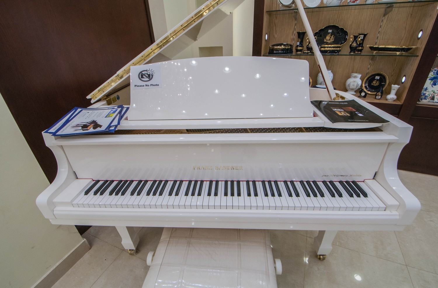 GRAND PIANO & CHAIR ,151 CM. WHITE, FRANZ SANDNER